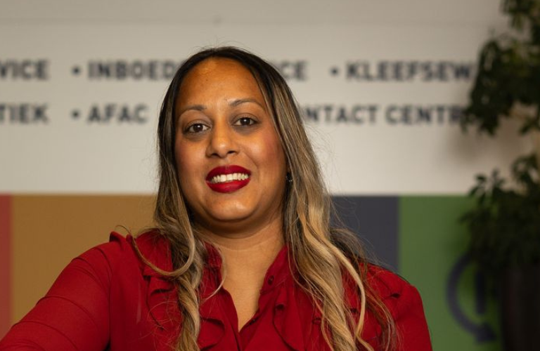 Sharon vond na het faillissement van CoolCat haar plek bij 2Switch. Dankzij Scalabor en gemeente Arnhem combineert ze nu werk met haar gezin.