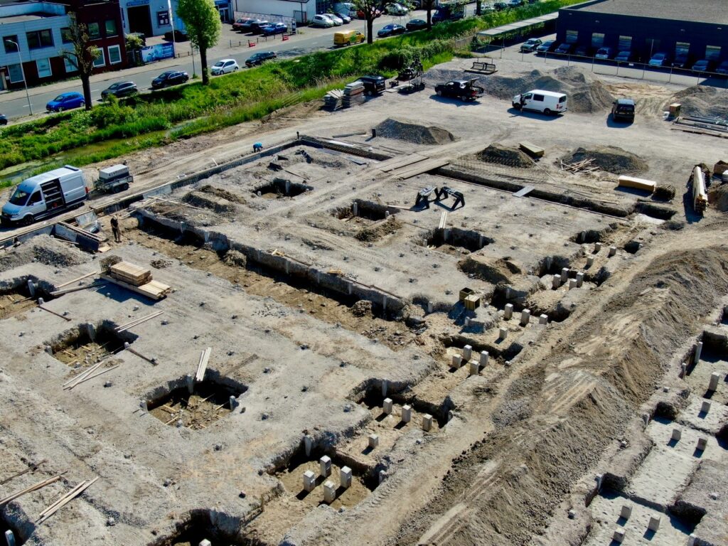 Nieuwbouw bekisting 22 april 2025. Op 30 april 2025 is de laatste heipaal geslagen.