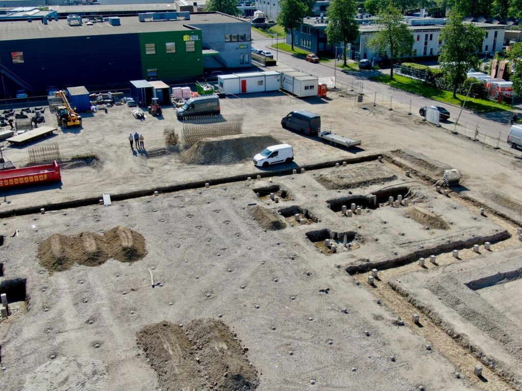 Nieuwbouw bekisting 22 april 2025. Op 30 april 2025 is de laatste heipaal geslagen.