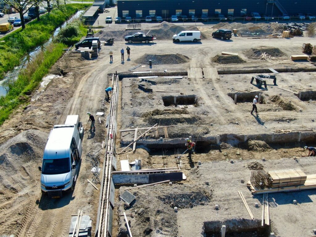Nieuwbouw bekisting 22 april 2025. Op 30 april 2025 is de laatste heipaal geslagen.