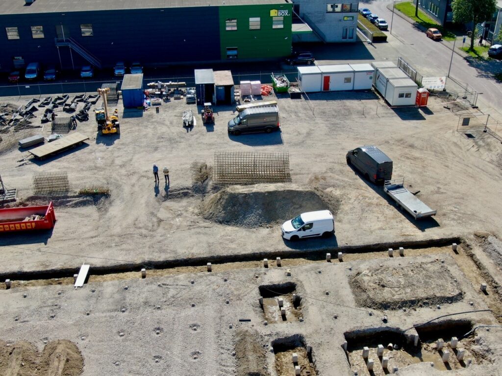 Nieuwbouw bekisting 22 april 2025. Op 30 april 2025 is de laatste heipaal geslagen.