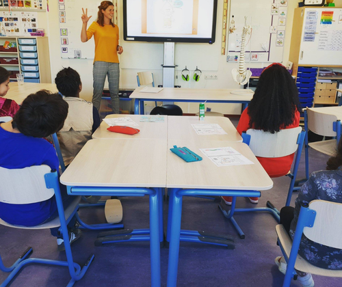 Medewerker Servicedienst gezocht! Rijd door heel Nederland, monteer en repareer schoolmeubelen en wees het visitekaartje van onze klant.