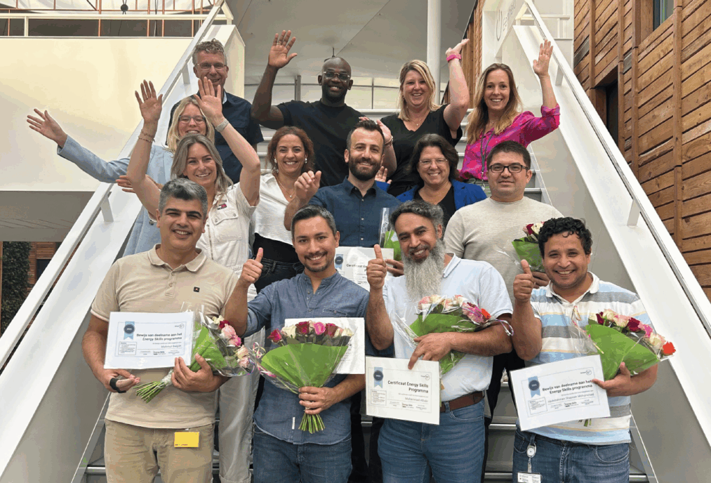 Statushouders krijgen via Energy Skills een kans op een toekomst in de energietransitie. Door praktijktraining en begeleiding stromen gemotiveerde nieuwkomers uit naar werk.