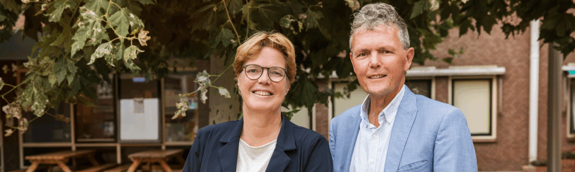 Marjan van Munster, wethouder gemeente Arnhem en voorzitter van het Regionaal Beraad Midden- Gelderland en Ronald van Zijp, rayonmanager UWV Arnhem/Nijmegen,