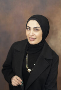 Het inspirerende verhaal van Khuloud: haar weg van Syrië naar Arnhem, groei in taal, werkoriëntatie en haar droom om in de modewereld te werken.