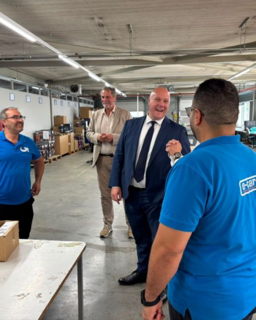 Minister bezoekt E-Care, waar inclusief ondernemen centraal staat. Samen met Scalabor krijgen mensen kansen om zich te ontwikkelen richting werk.